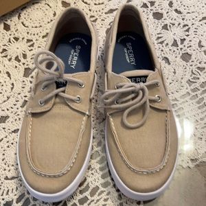 Brand new Sperry Khaki boys shoes. Size 6